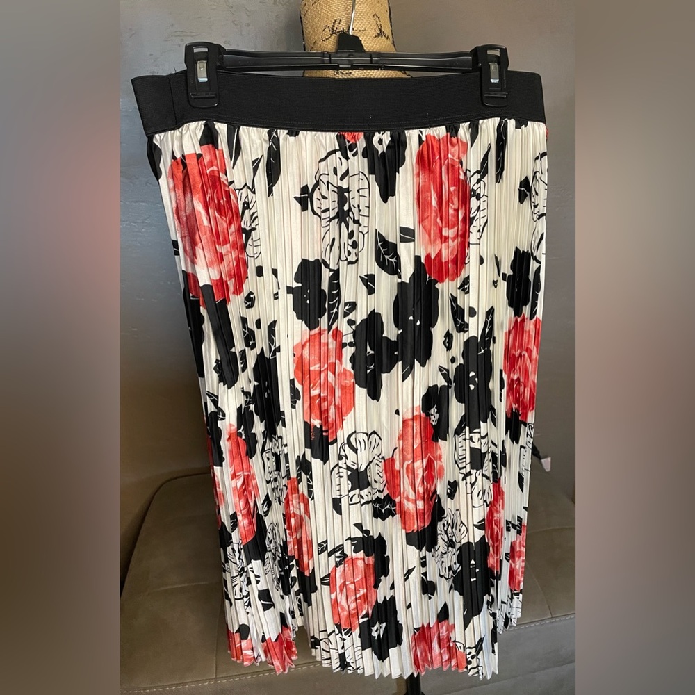 LuLaRoe Floral Pattern Pleated Pencil Skirt Beautiful design Sz XL